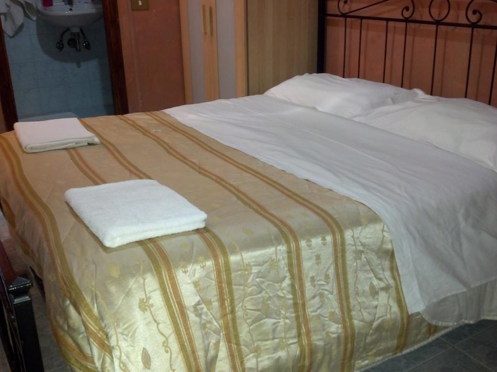 Napoleon Guesthouse Rzym Pokój zdjęcie